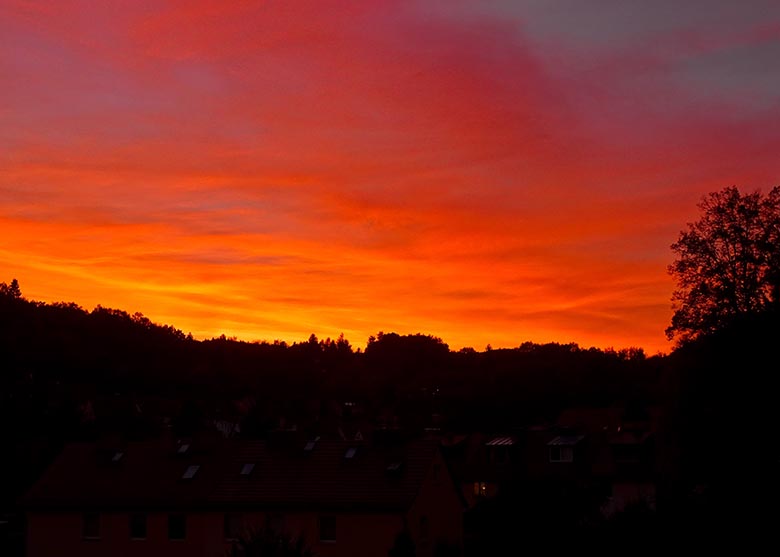 Sonnenuntergang vorm Fenster